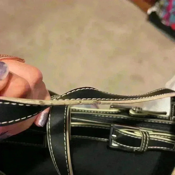 Etienne Aigner purse - Picture 3 of 5